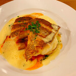 ビストロ カフェ デリ ポキナ369 - 天然鯛のポワレ