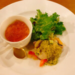 ビストロ カフェ デリ ポキナ369 - オードブル盛り合わせ　新玉ねぎのムースとカルパッチョ