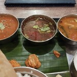 ナンディニ - ダルカレー、ラッサム、サンバル