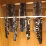 馳走 啐啄一十  - 昆布
      ①羅臼昆布の出汁は主張のある多重な旨みが特徴なコクのある味わい。
      ②利尻昆布の出汁は透明感がありながらも輪郭がはっきりしたキレのある味わい
      ③真昆布の出汁は調和がとれた穏やかで円やかな味わい