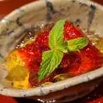 馳走 啐啄一十  - ⑲古都華(奈良県産、ブランド苺)のコンポート、白ワインジュレ掛け
      やっぱり古都華は美味しいな♪
      西シェフによるものかしら？
      和フレンチのエッセンスを感じます