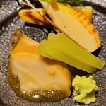 馳走 啐啄一十  - ④煮黒鮑(広島県呉産、700g)
      産卵期は秋～冬、旬は初夏～夏
      黒鮑は80℃で5時間煮てあり、軟らかさと程好い弾力が楽しむ
      春の黒鮑は凄く縮むので、元のサイズはかなり大きい