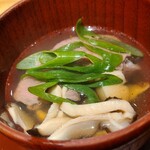 馳走 啐啄一十  - ⑯榊山牛(サーロイン)、原木椎茸(岡山県美作産)の出汁の出汁(真昆布&いりこ、鰹節、鯖節、あご節)しゃぶ
      榊山牛は肉の味が強い！ので出汁しゃぶする位が好み
      生体熟成すると脂の融点が下がり口溶けが凄い