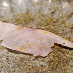 馳走 啐啄一十  - ⑧炙り赤鯥(長崎県対馬列島産、紅瞳、雄、700g)
      雌より雄の方が味が深く、大きいほどコクがあります
      炭火炙りでほんのり芳ばしく、濃厚な旨みと甘みが余韻を残します