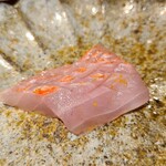 馳走 啐啄一十  - ⑨金目鯛(静岡県駿河湾産、サスエ前田魚店、4日寝かせ)
      産卵期は夏、旬は秋～晩冬
      旬が終わり脂のりは穏やか、上品な旨み
      しかし駿河湾の金目鯛は桜蝦をしっかり食べているので味わいが深いです