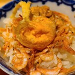 馳走 啐啄一十  - ⑰桜蝦のかき揚げ&半熟黄身天麩羅、塩水赤雲丹(山口県上関産)の丼
      旬の桜蝦をカラッと揚げ、これまた半熟黄身の天麩羅との組み合わせ、旨みとコクが押し寄せますが、全然胃もたれしないし有り難い