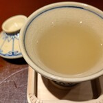 馳走 啐啄一十  - ①葛湯(奈良県吉野産)、(広島県広島市安佐南区軟水)
      穏やかな甘みとしっとりとした蕩み、生姜だと思いますが、微かな辛みとほのかな苦み、肌寒さのある時期だけに嬉しい