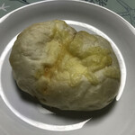 ブーランジェリー ボヌール - ハイジの白パンinたっぷりチーズ 税別250円