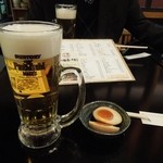 Toukyou Yakitori Hompo - まずはビール240円で乾杯♪　お通しはゆでたまご　H25.1