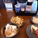 豚骨ラーメンとまぜそば 池めん - ごはん、ビビンバを取った