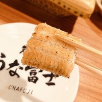 炭焼うな富士 白壁別邸 - 白焼きアップ