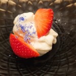 伯雲 - 栃木のロイヤルクイーン（苺）とヨーグルトのアイス