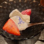 伯雲 - 栃木のロイヤルクイーン（苺）とヨーグルトのアイス