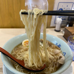 ワンタンメンの満月 - 麺リフト