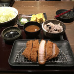 農村料理の店 もくもく - 厚切り上ロースとんかつ膳定食