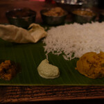 Kalpasi - 長芋のアチャール、木の芽のココナッツチャトニ、新じゃがのマシヤル