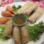 ニャー ヴェトナム ビアホイ - 蟹肉入りミニ揚げ春巻き
      網状の揚げ春巻き
      海老すり身のさとうきび巻き