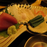 4品目のお造りは、マグロとヒラメ