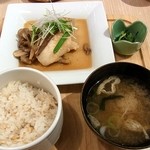 にじいろ食堂 - 旬魚の煮付け定食