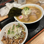 麺屋 睡蓮 - 特製ラーメン1,100円とチャーシューご飯300円