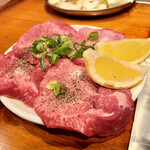 焼肉ホルモン 万千 - 塩タン