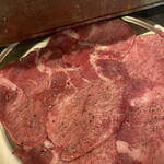 Kuroge Wagyu Utabehoudai Yakiniku Kekkyoku Tare - 