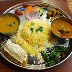 INDIAN NEPALI RESTAURANT MAMA - 全体図