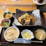寅福 - 牛肉豆腐定食(税込1250円)