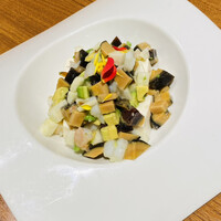 珞珈壹号 銀座店 - 海鮮入りピータン豆腐