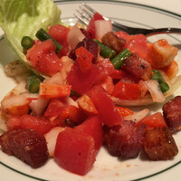 ウルフギャング・ステーキハウス 六本木 - ウルフギャングサラダ ハーフサイズを2人でシェア