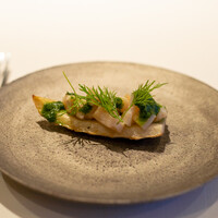 レストラン オオツ - 2022.4 合馬産筍の素揚げカルダモン風味 ミル貝と筍の炒め 山椒ピュレ