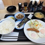 松屋 - ソーセージエッグW定食