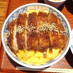 とんかつは飲み物。 - たまごソースかつ丼（大盛）870円（惣菜３種類まで無料、ご飯大盛無料）