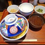 とんかつは飲み物。 - たまごソースかつ丼（大盛）870円（惣菜３種類まで無料、ご飯大盛無料）