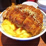 とんかつは飲み物。 - たまごソースかつ丼（大盛）870円（惣菜３種類まで無料、ご飯大盛無料）