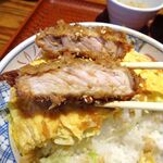 とんかつは飲み物。 - たまごソースかつ丼（大盛）870円（惣菜３種類まで無料、ご飯大盛無料）