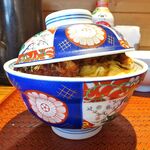 とんかつは飲み物。 - たまごソースかつ丼（大盛）870円（惣菜３種類まで無料、ご飯大盛無料）