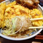 とんかつは飲み物。 - たまごソースかつ丼（大盛）870円（惣菜３種類まで無料、ご飯大盛無料）
