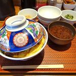 とんかつは飲み物。 - たまごソースかつ丼（大盛）870円（惣菜３種類まで無料、ご飯大盛無料）