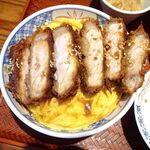 とんかつは飲み物。 - たまごソースかつ丼（大盛）870円（惣菜３種類まで無料、ご飯大盛無料）