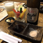 串揚げ処 串英 - お通しは野菜スティック