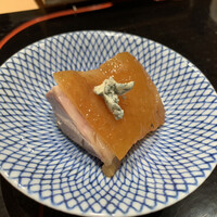 鳥匠 いし井 - スモークチキンのブルーチーズ。こういう一品料理も絶品です。