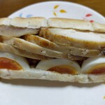 セブンイレブン - タンパク質が摂れるローストチキン＆エッグ、開封