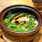 魚喰まつもと - 土鍋ごはん
      　サクラマスとわらびの炊き込みご飯