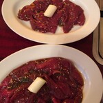 昌寿苑 - 上がレバー塩、下がロースタレ