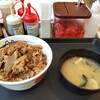Matsuya - 牛めし380円は味噌汁付き