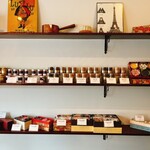 アヴランシュ・ゲネー - 棚にもぎっしり