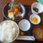 Nihon Ryouri Sampei - 刺身定食1,000円をご飯大盛(無料)