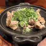 め組 - 鶏セセリとハラミねぎ塩鉄板焼き　650円