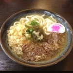 Sukesan Udon Asakawa Ten - 肉うどん。コシが強いというより、もちもち感がある歯ごたえ。 ダシ汁に肉の旨味が加わって濃厚なスープに。。 福岡県行橋